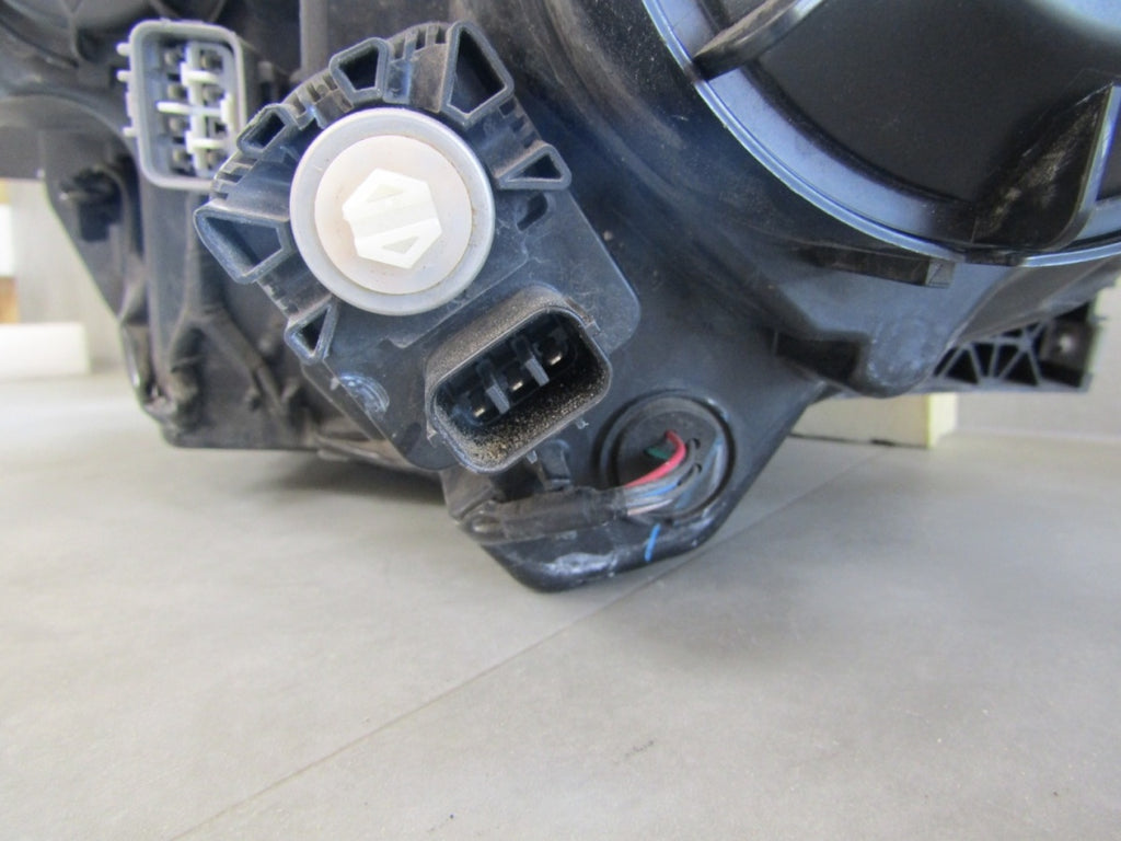 Prednji far MITSUBISHI L200 V xenon nezakretni 15-19 RH