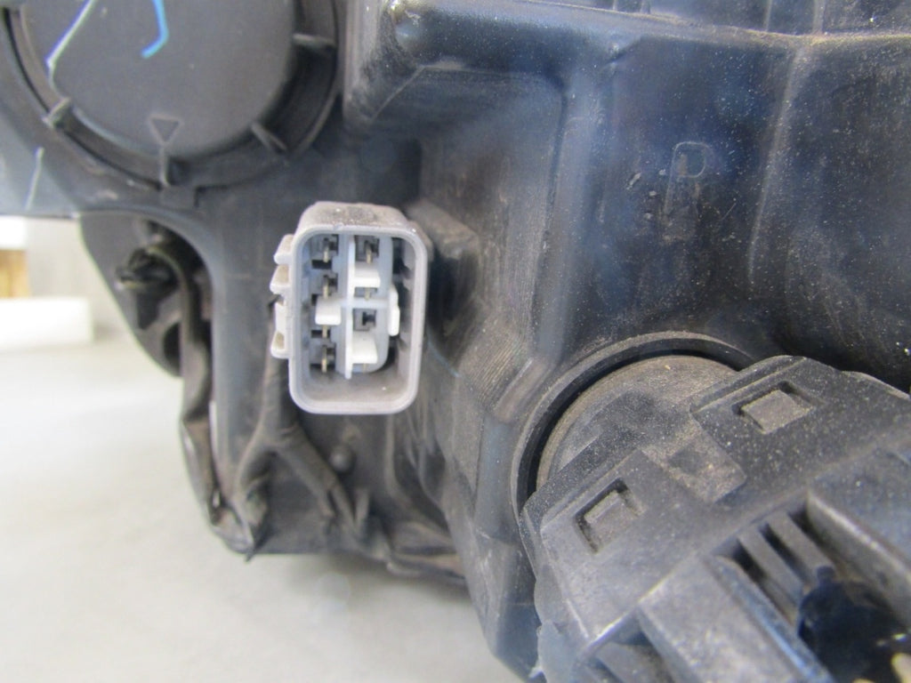 Prednji far MITSUBISHI L200 V xenon nezakretni 15-19 RH