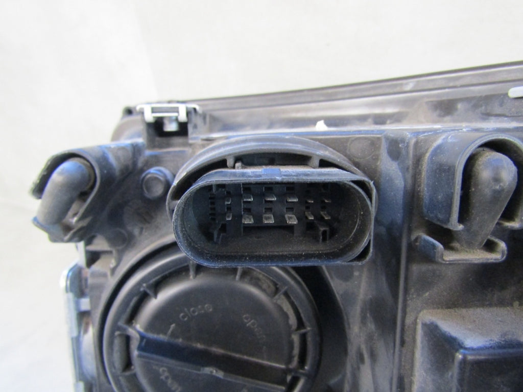 Prednji far VW T5 MULTIVAN LIFT xenon nezakretni 09- RH 7E5941016