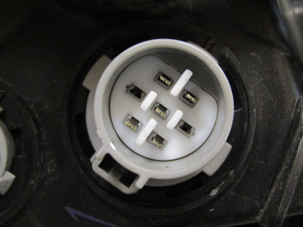 Prednji far NISSAN ARIYA DRL LED RH desni 20- W5752