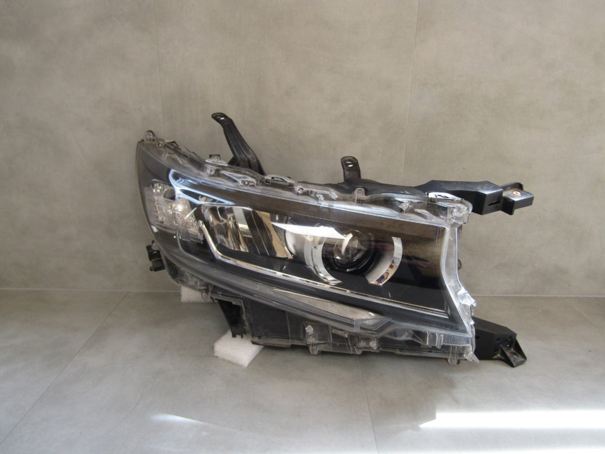 Prednji far TOYOTA LAND CRUISER J150 LIFT LED 18-22 RH