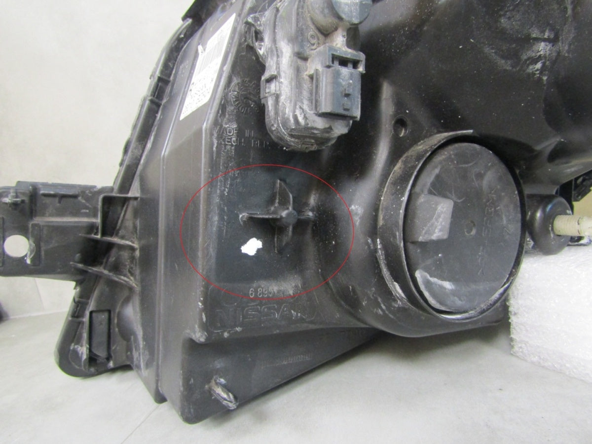 Prednji far NISSAN NV400 INTERSTAR II 10- halogen RH desni 26010BZ50A