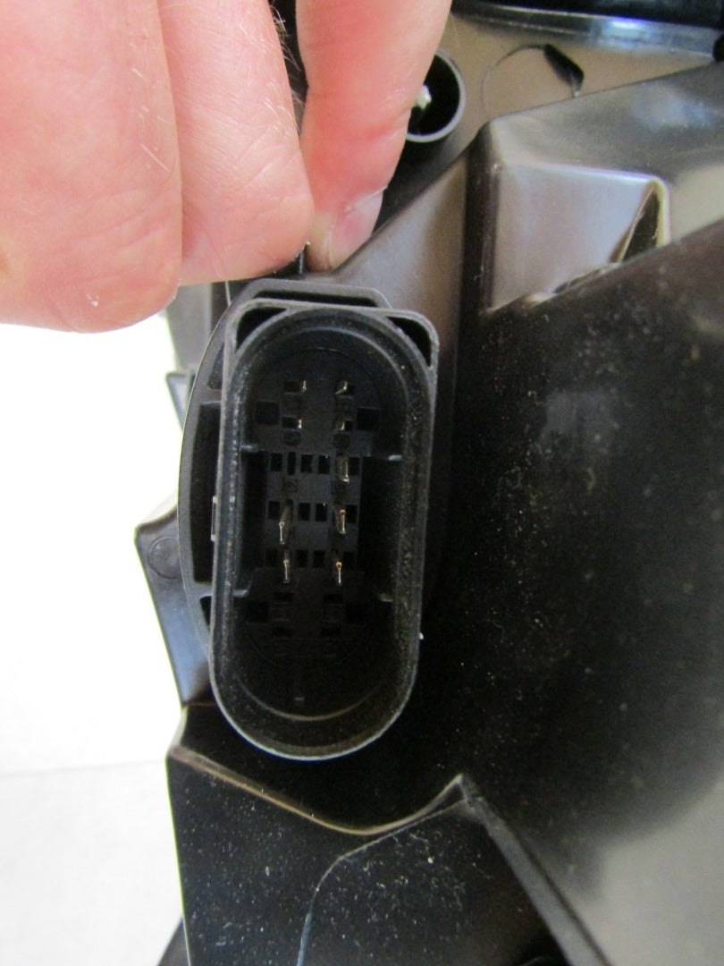 Prednji far Mercedes GLE W166 166 Lift Full LED ILS 15-19 RH desni A1669062203