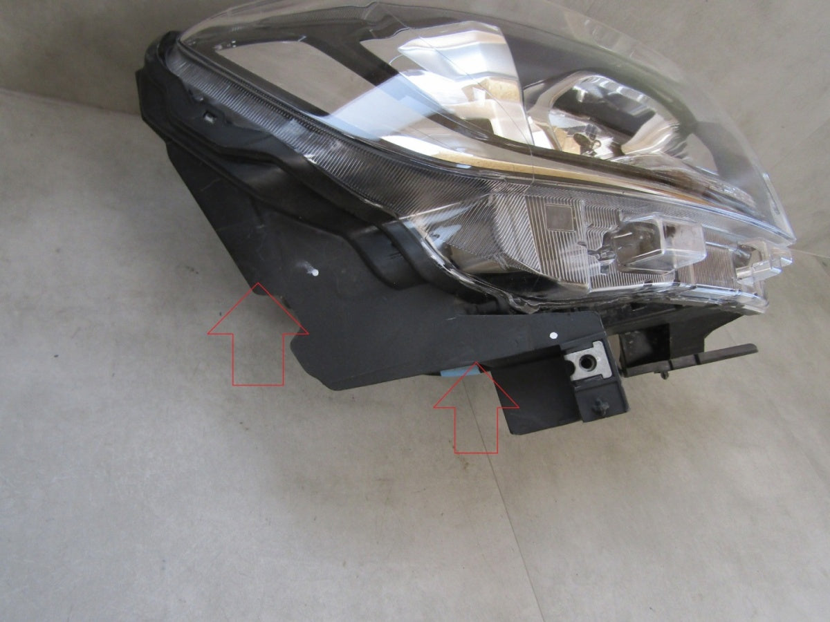Prednji far FORD RANGER V 5 LIFT 15- halogen sa sočivom RH desni