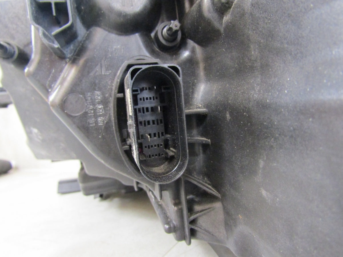 Prednji far SKODA OCTAVIA IV LIFT LED RH desni 24- 5E4941010