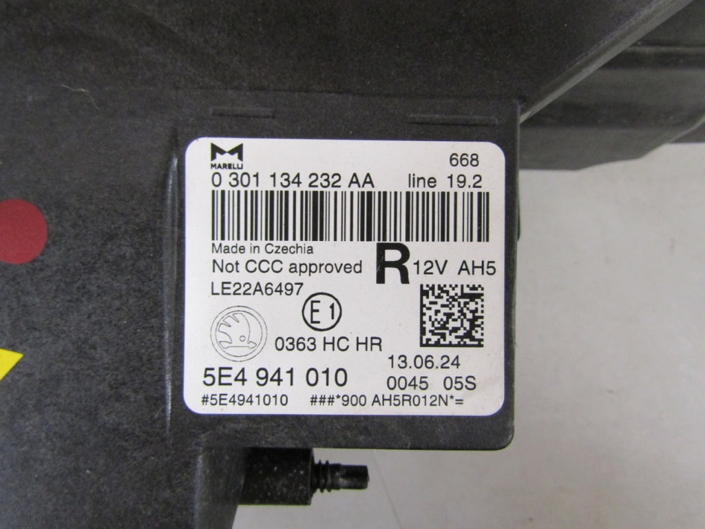 Prednji far SKODA OCTAVIA IV LIFT LED RH desni 24- 5E4941010