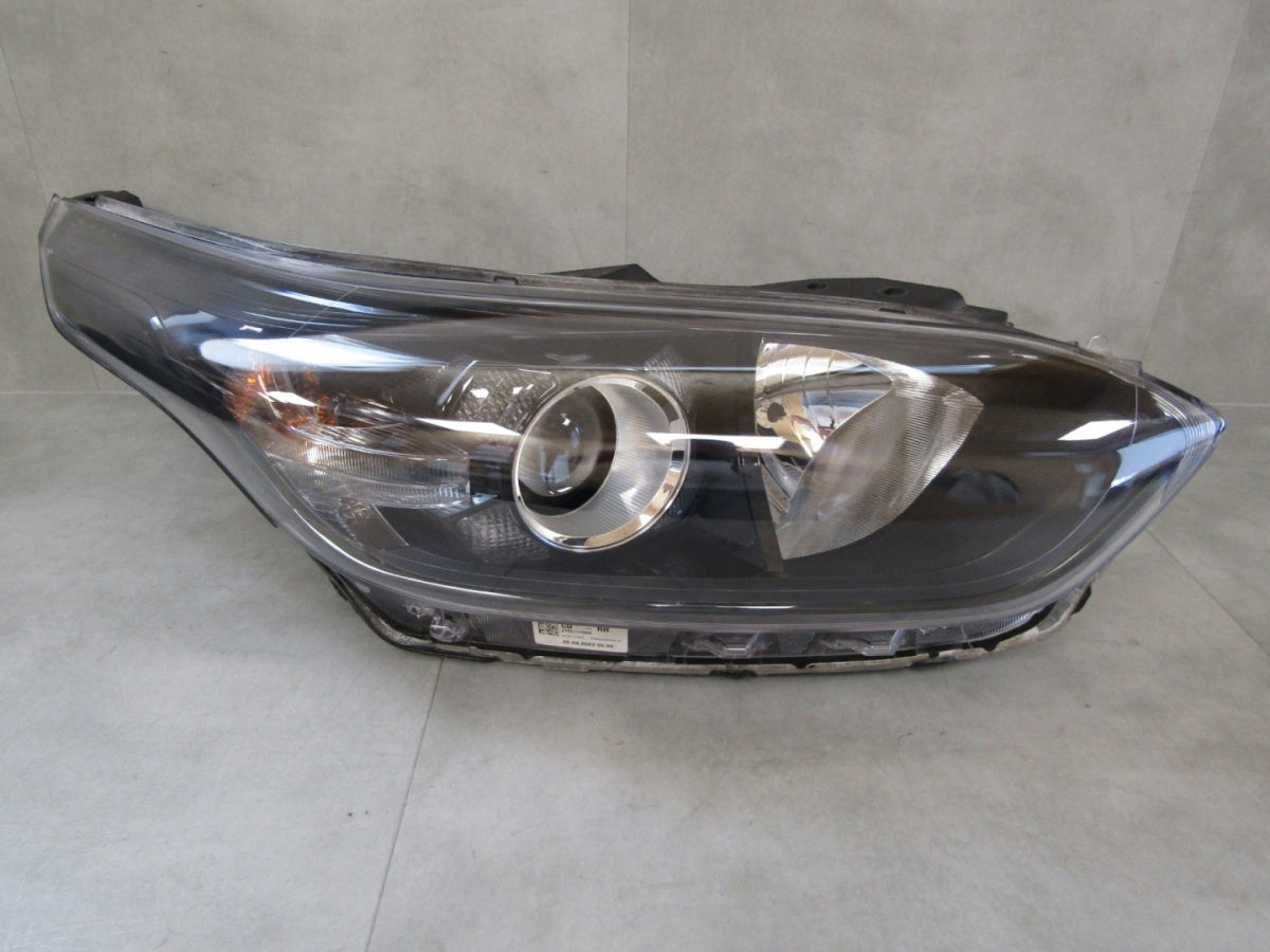 Prednji far KIA CEED 3 III LIFT halogen sa sočivom crni 21- RH 92102J7051