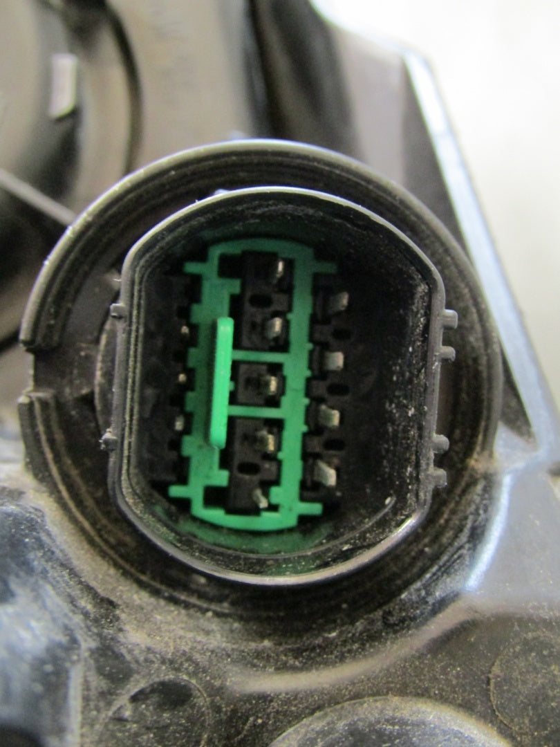 Prednji far KIA CEED 3 III LIFT halogen sa sočivom crni 21- RH 92102J7051