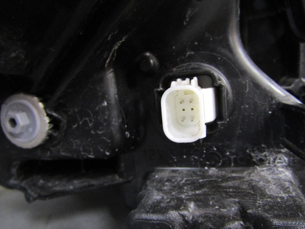 Prednji far TOYOTA YARIS IV 4 LED LH lijevi 20-