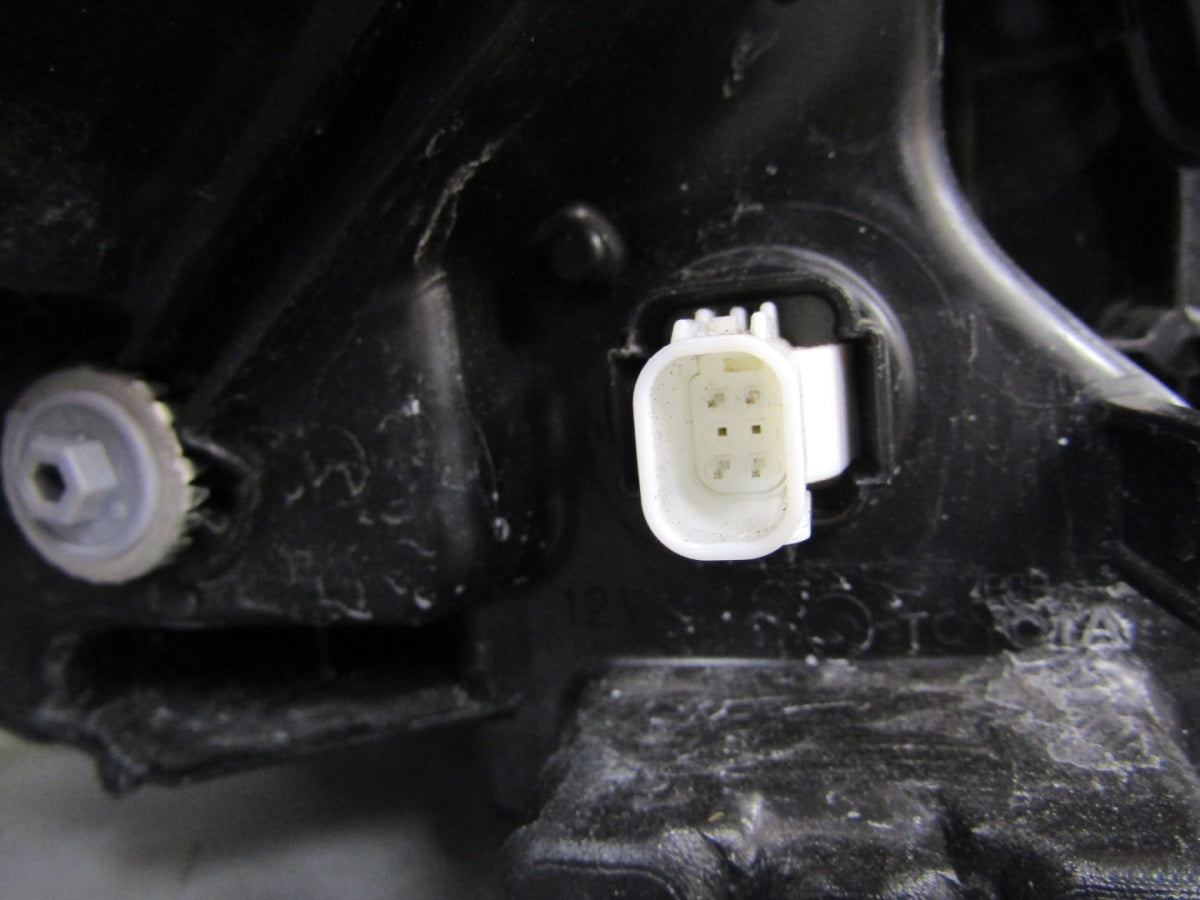 Prednji far TOYOTA YARIS IV 4 LED LH lijevi 20-