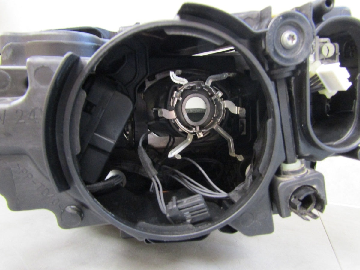 Prednji far AUDI A3 8V LIFT xenon nezakretni 16-20 RH 8V0941006E