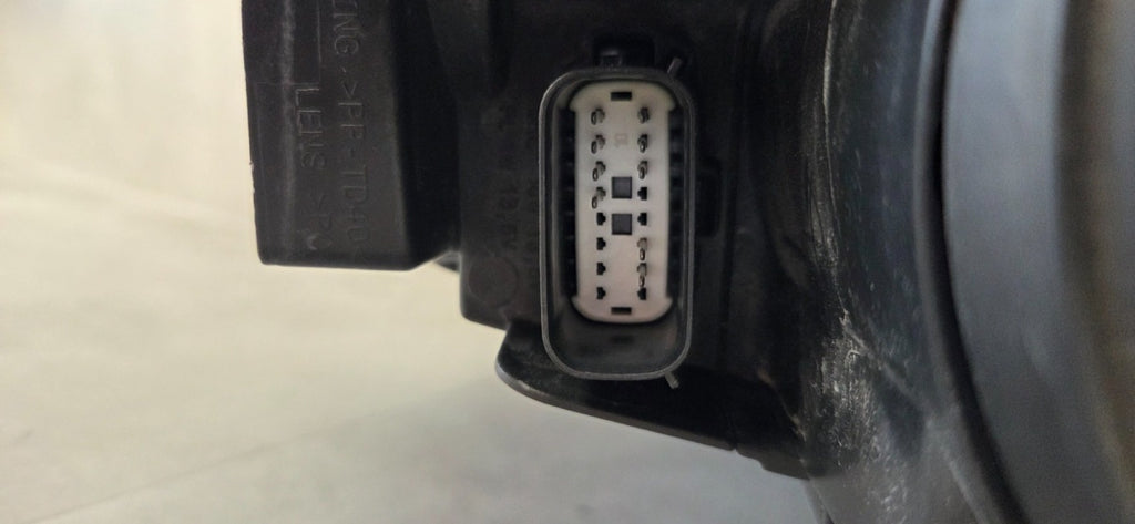 Prednji far FORD KUGA MK2 LIFT xenon zakretni CIEMNA 16-19 lijevi LH GV41-13D155-EF