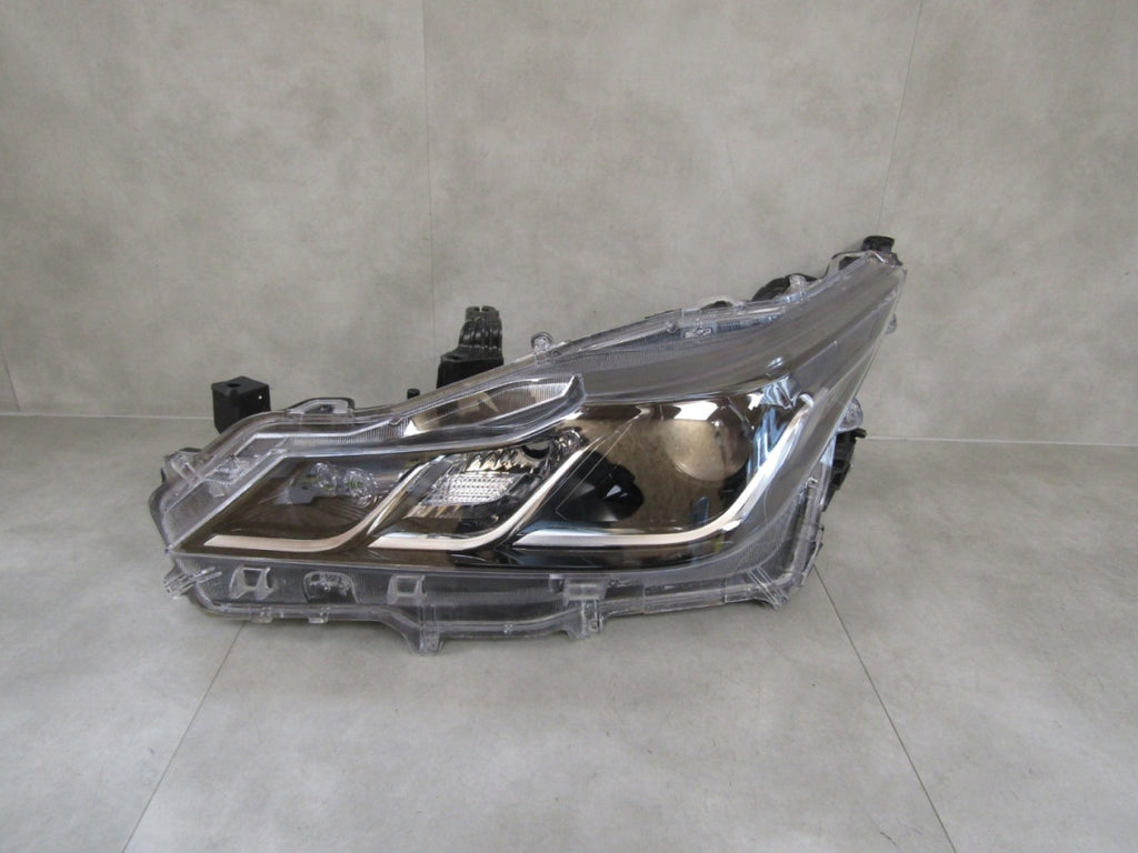 Prednji far TOYOTA COROLLA E21 SEDAN halogen sa sočivom LH 18- 8115002T3100