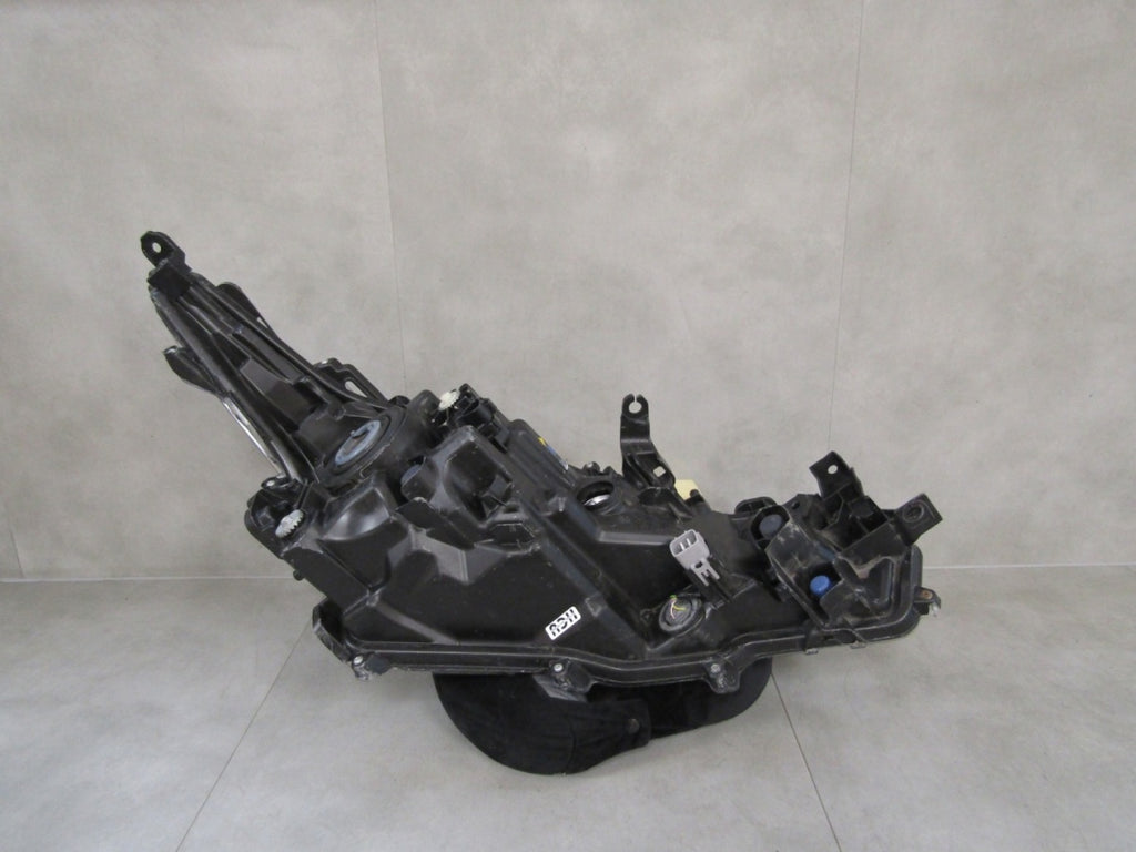 Prednji far TOYOTA COROLLA E21 SEDAN halogen sa sočivom LH 18- 8115002T3100