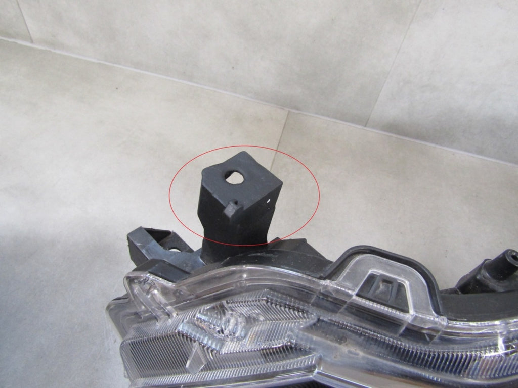 Prednji far TOYOTA COROLLA E21 SEDAN halogen sa sočivom LH 18- 8115002T3100