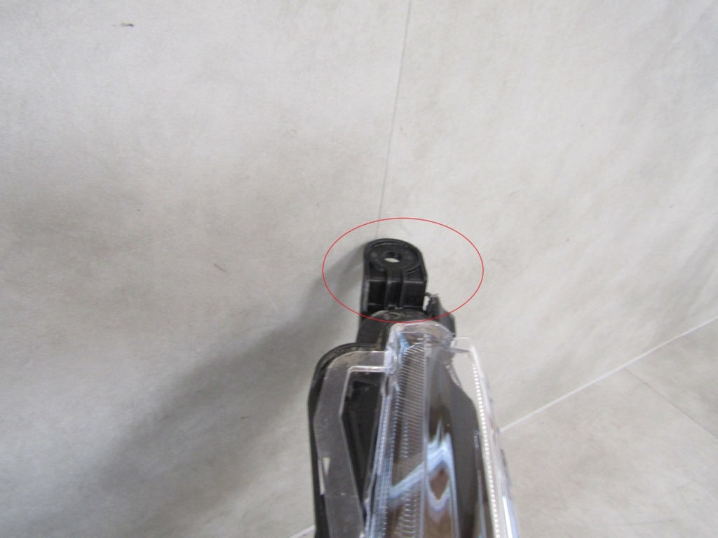 Prednji far TOYOTA COROLLA E21 SEDAN halogen sa sočivom LH 18- 8115002T3100
