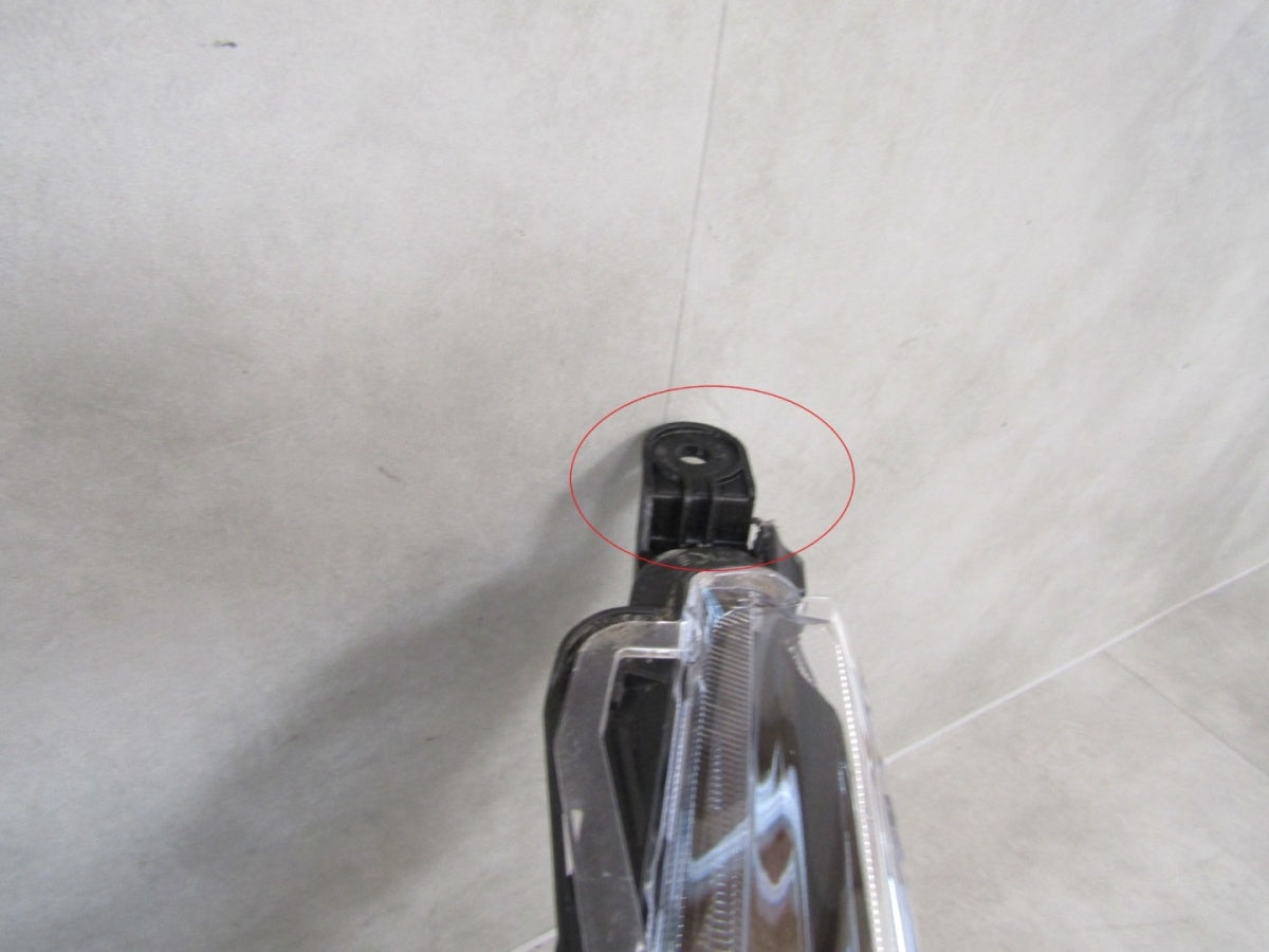 Prednji far TOYOTA COROLLA E21 SEDAN halogen sa sočivom LH 18- 8115002T3100