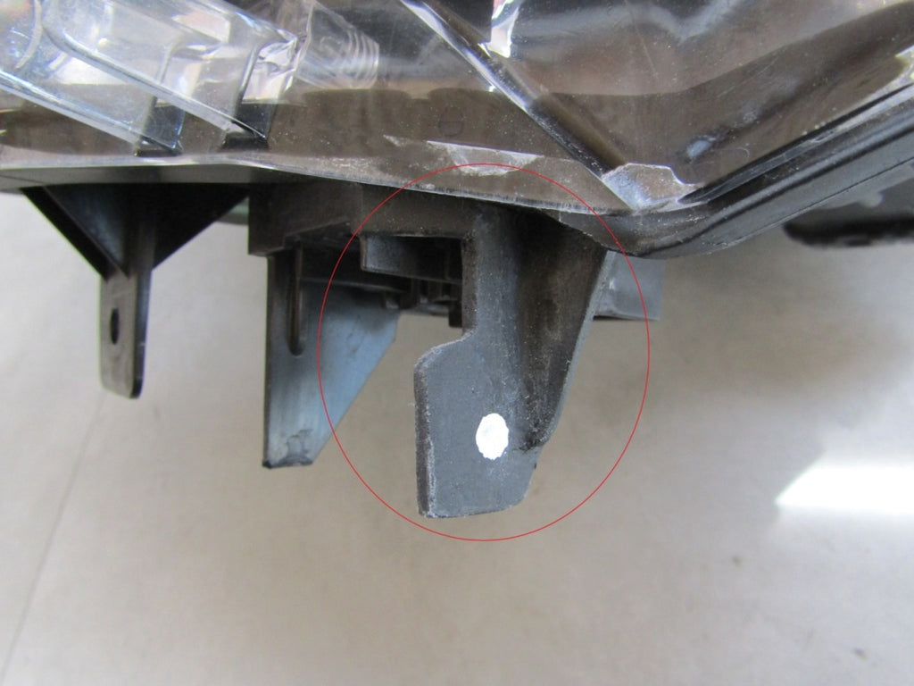 Prednji far MAZDA 2 DJ halogen koito 10018384 14-19 LH lijevi