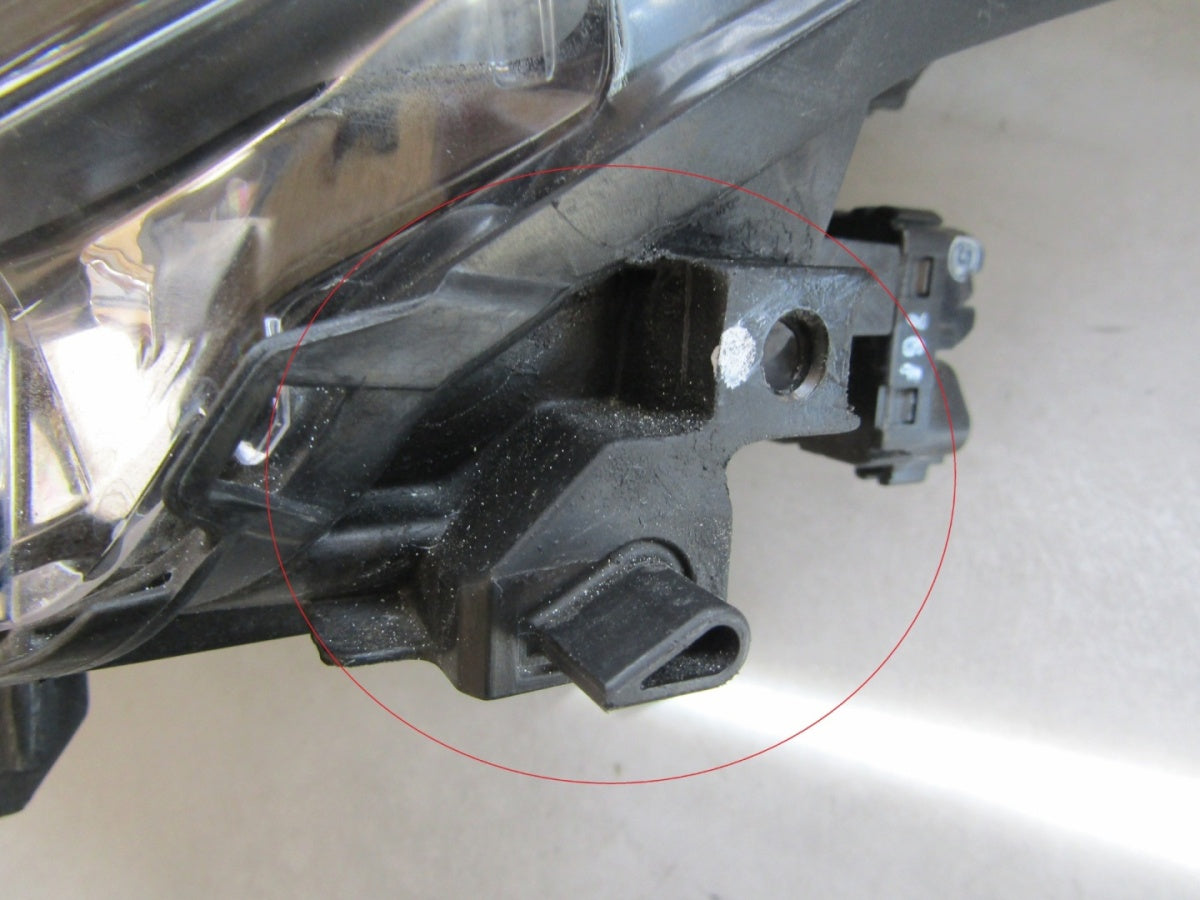 Prednji far MAZDA 2 DJ halogen koito 10018384 14-19 LH lijevi