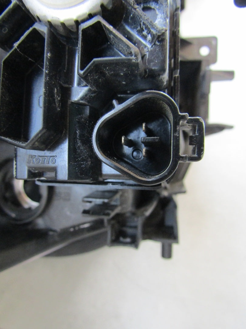 Prednji far MAZDA 2 DJ halogen koito 10018384 14-19 LH lijevi