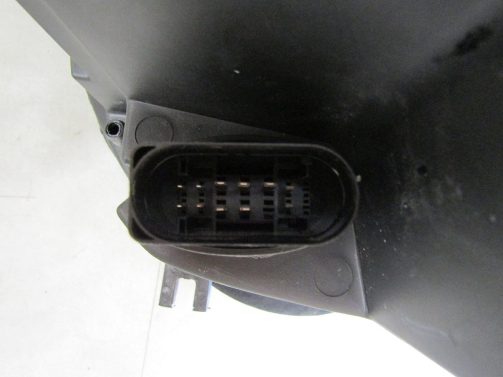 Prednji far AUDI A4 B9 xenon nezakretni 15-19 LH 8W0941084
