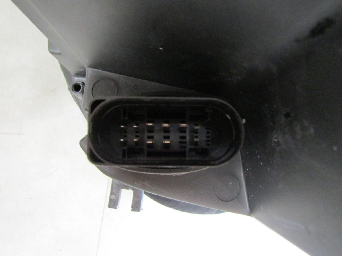 Prednji far AUDI A4 B9 xenon nezakretni 15-19 LH 8W0941084