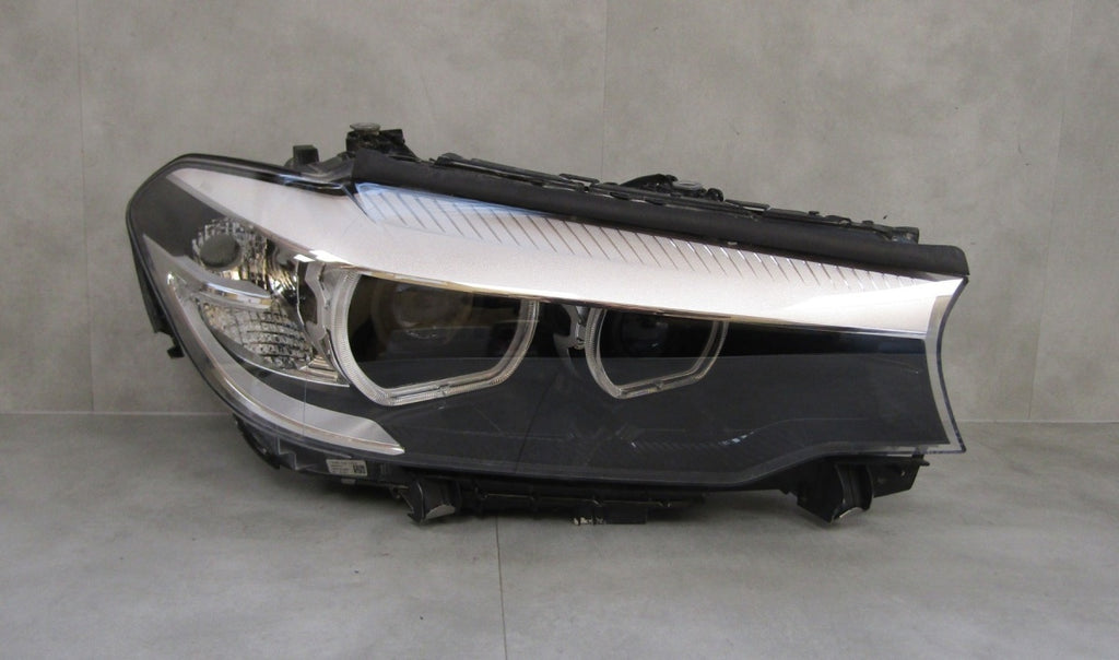 Prednji far BMW 5 G30 G31 LED 16-20 desni RH