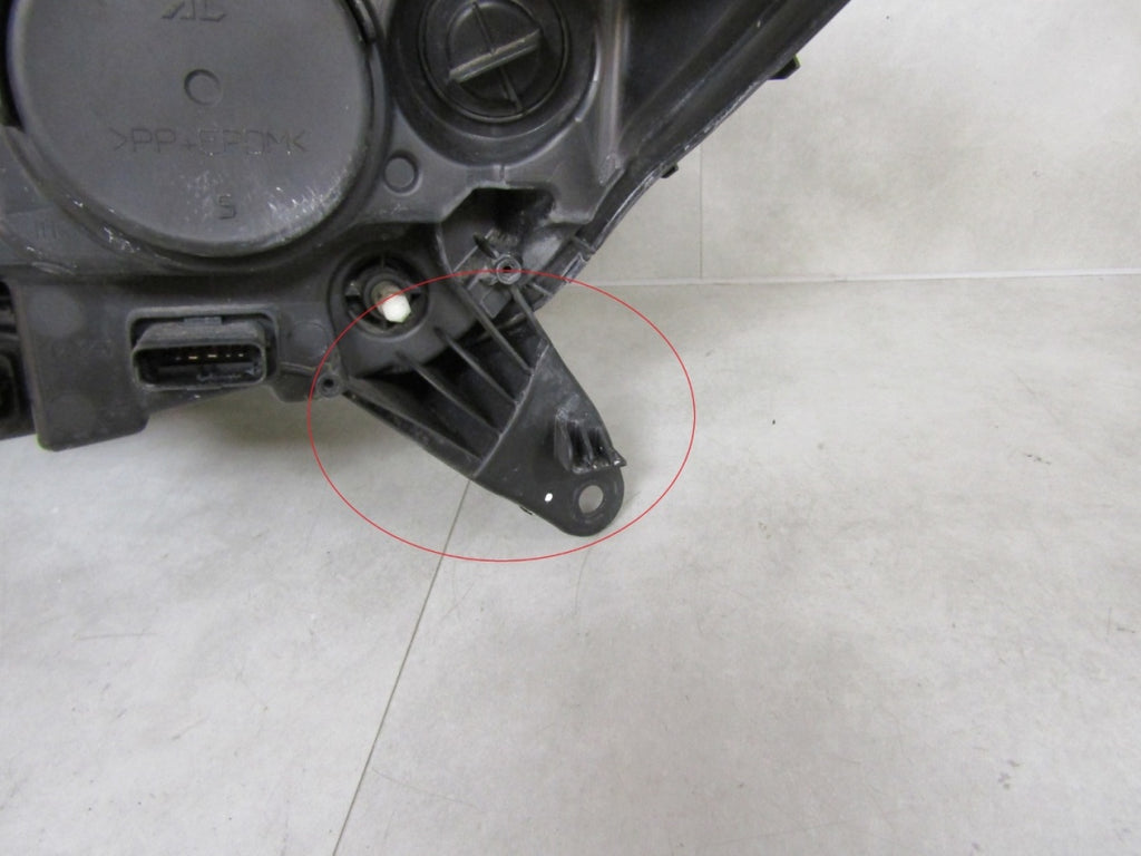 Prednji far RENAULT CAPTUR I 1 halogen sa sočivom RH desni 13-17