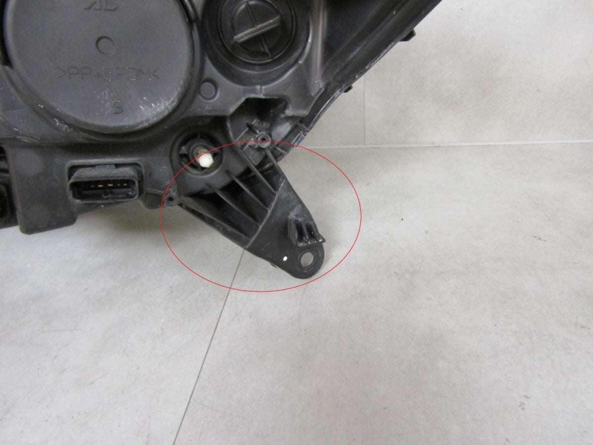 Prednji far RENAULT CAPTUR I 1 halogen sa sočivom RH desni 13-17