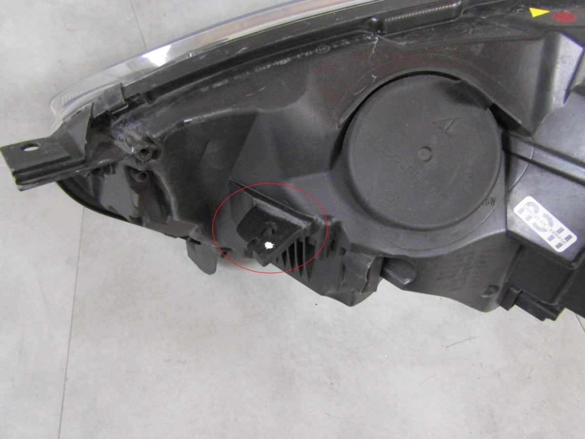 Prednji far RENAULT CAPTUR I 1 halogen sa sočivom RH desni 13-17