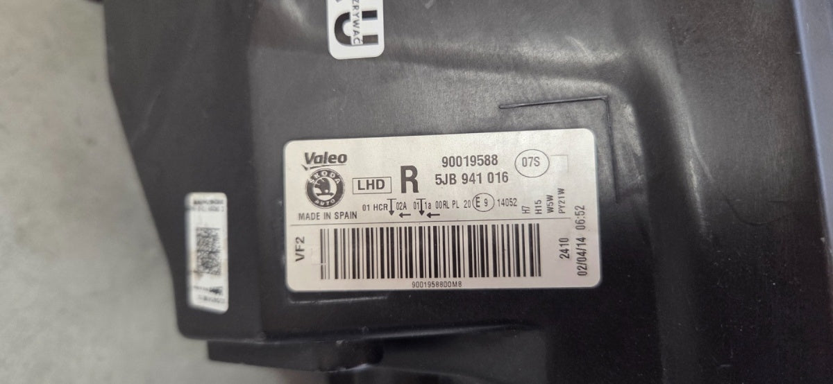 Prednji far SKODA RAPID halogen 12-16 desni RH 5JB941016