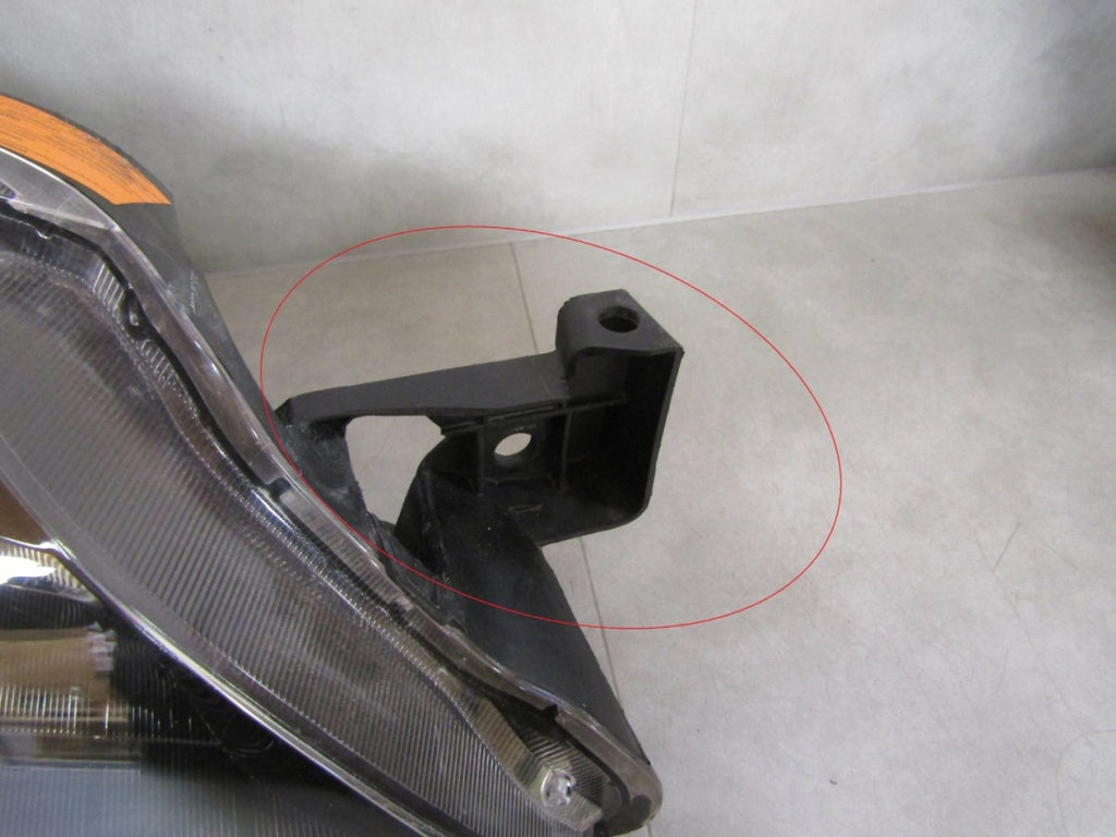 Prednji far Subaru Impreza 3 III xenon RH desni 07-11