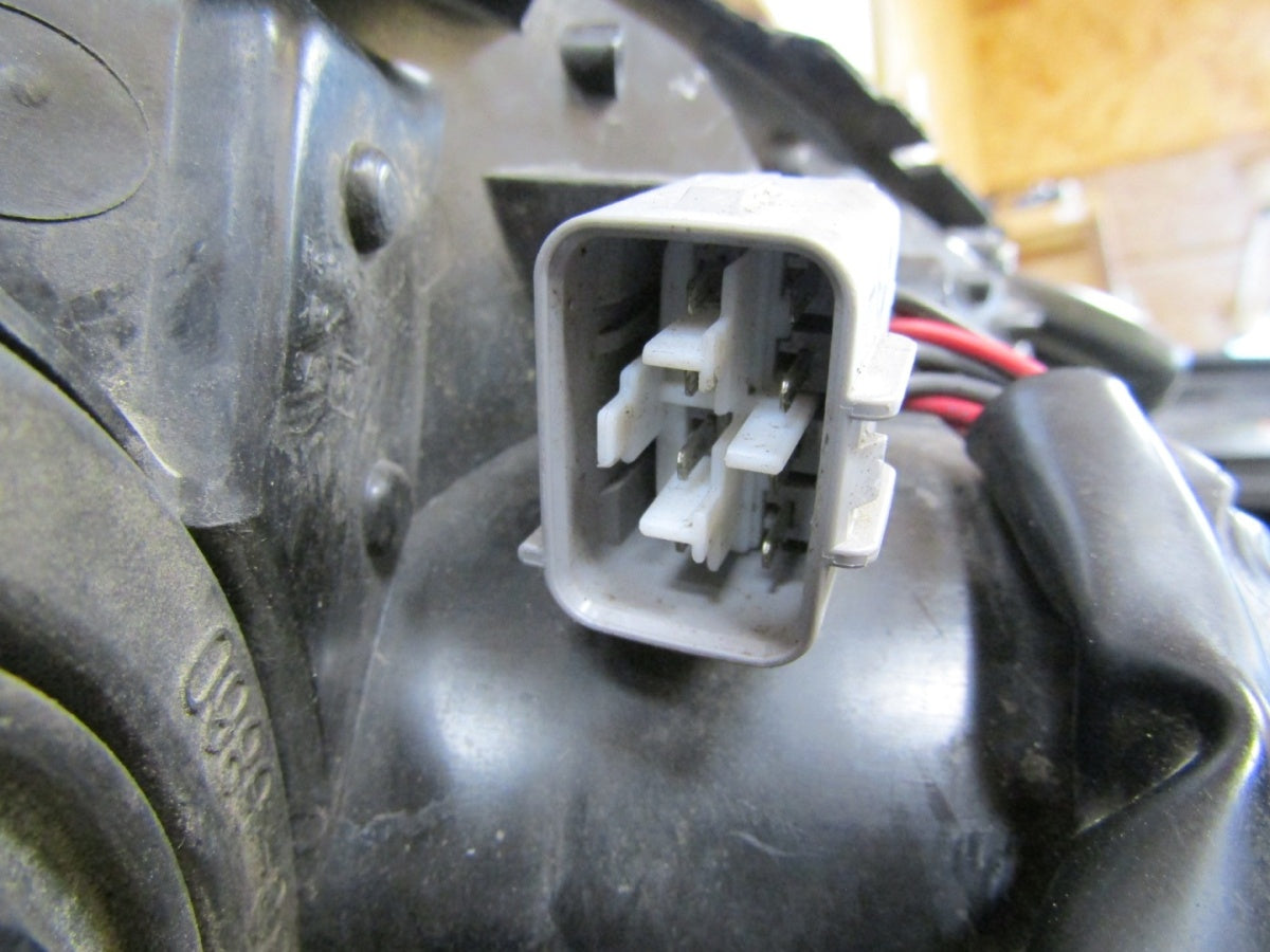 Prednji far Subaru Impreza 3 III xenon RH desni 07-11