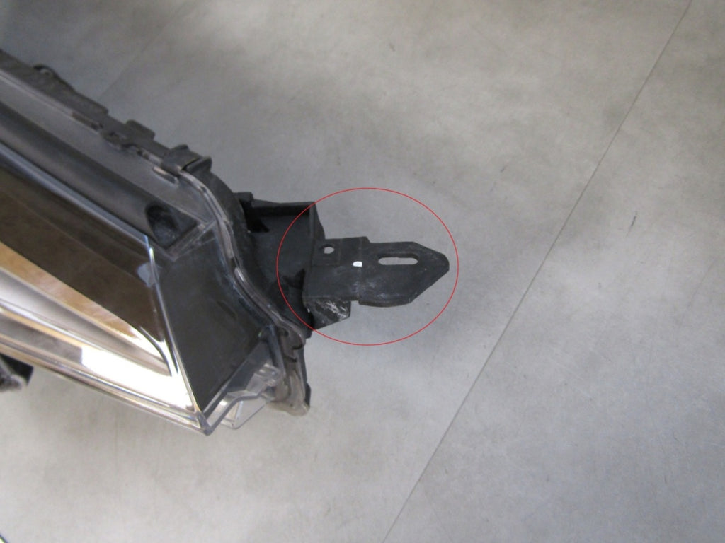 Prednji far TOYOTA CHR C-HR 16-19 sa sočivom Z LED RH desni 81110-F4030-00