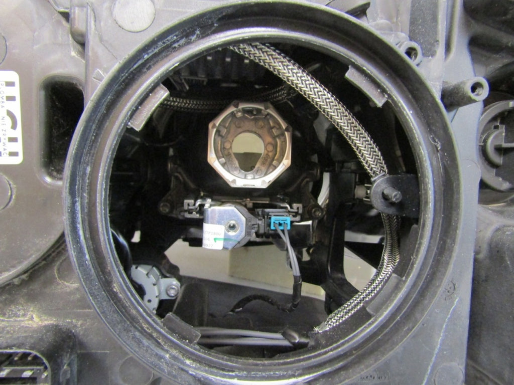 Prednji far BMW X3 F25 LIFT LCI xenon nezakretni 14-17 RH desni 7401132-03