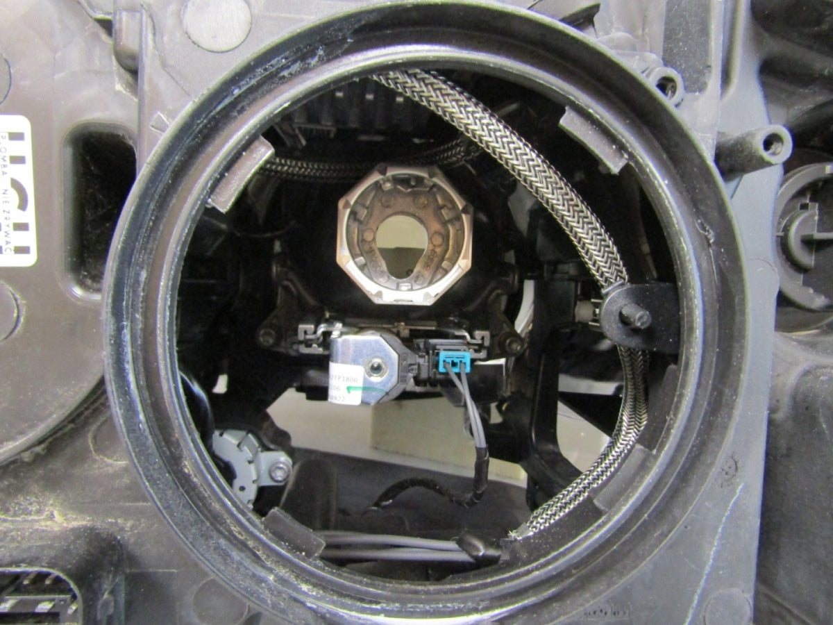 Prednji far BMW X3 F25 LIFT LCI xenon nezakretni 14-17 RH desni 7401132-03