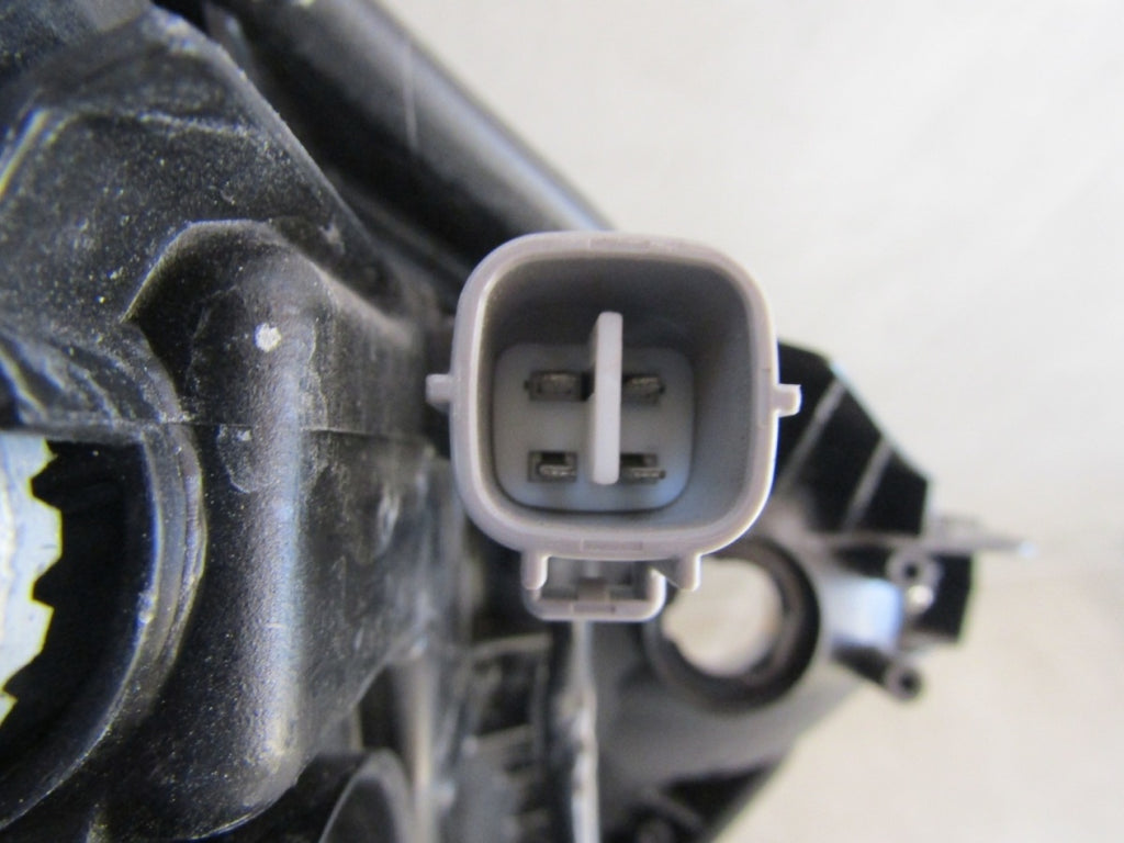 Prednji far Aston Martin Cygnet 11-13 halogen sa sočivom LH lijevi KOITO 74-1