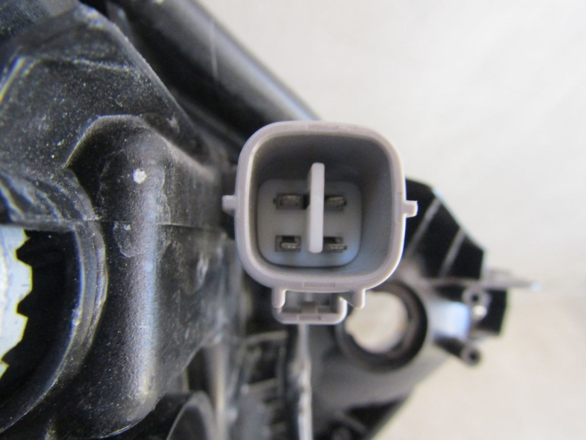 Prednji far Aston Martin Cygnet 11-13 halogen sa sočivom LH lijevi KOITO 74-1