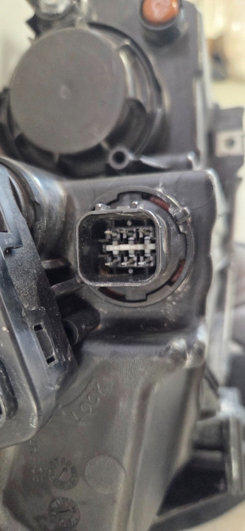 Prednji far HYUNDAI IX35 IX 35 halogen sa sočivom LH lijevi 09-13 92101-2Y