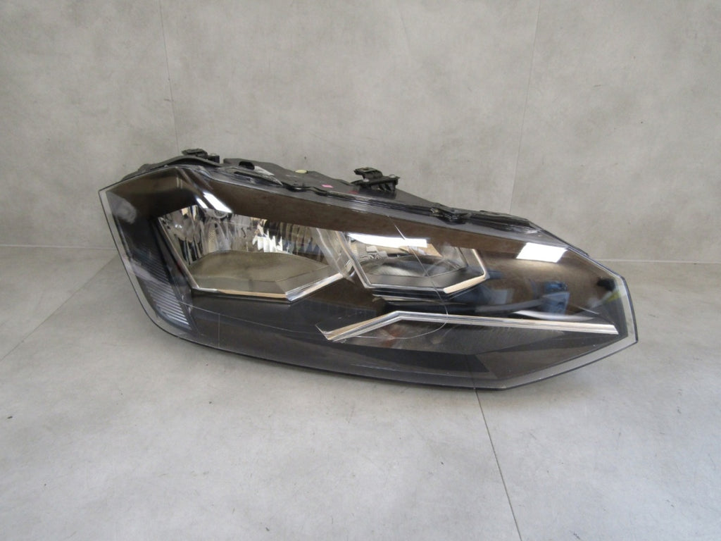 Prednji far VOLKSWAGEN VW POLO 2G LIFT halogen 17-20 RH desni 2G1941006