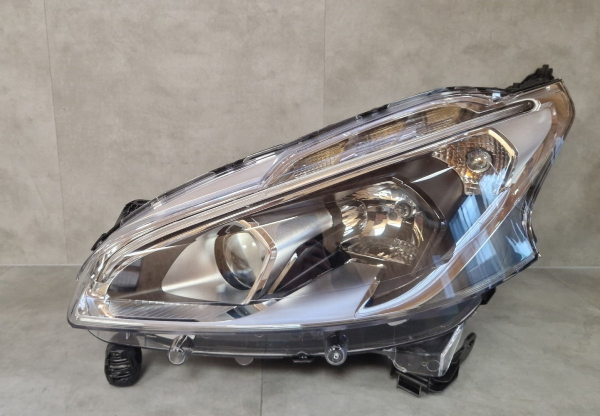 Prednji far PEUGEOT 208 I LIFT halogen sa sočivom + LED 15-19 LH lijevi 981005780