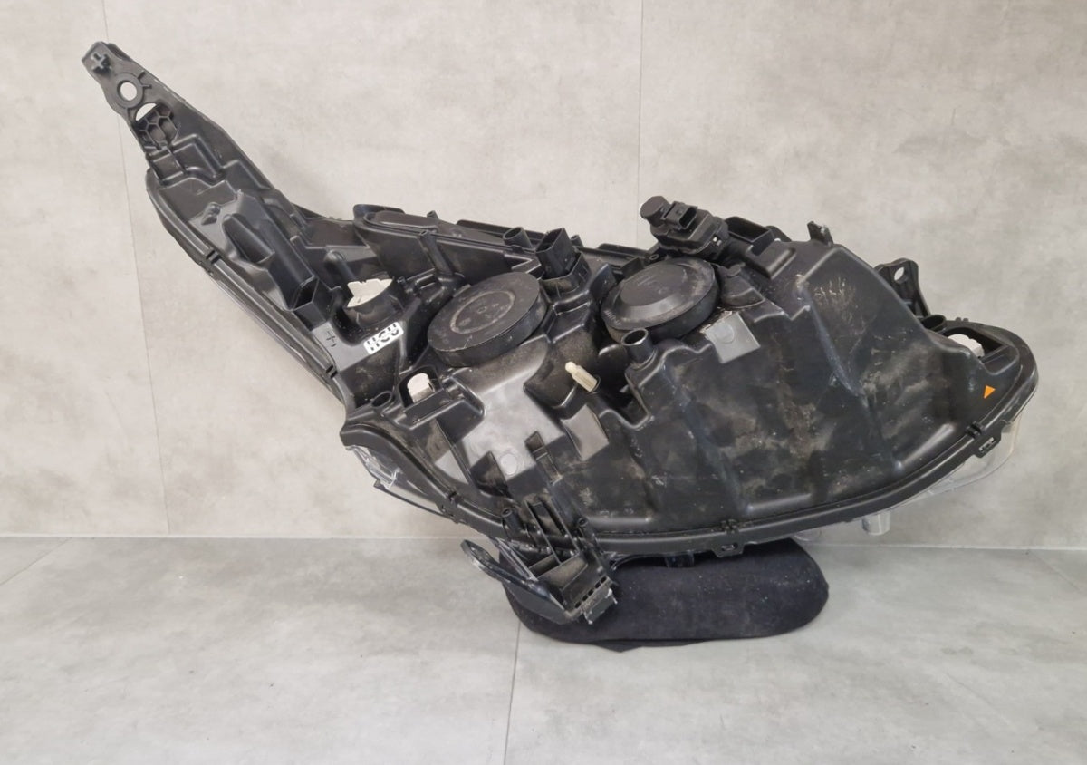 Prednji far PEUGEOT 208 I LIFT halogen sa sočivom + LED 15-19 LH lijevi 981005780