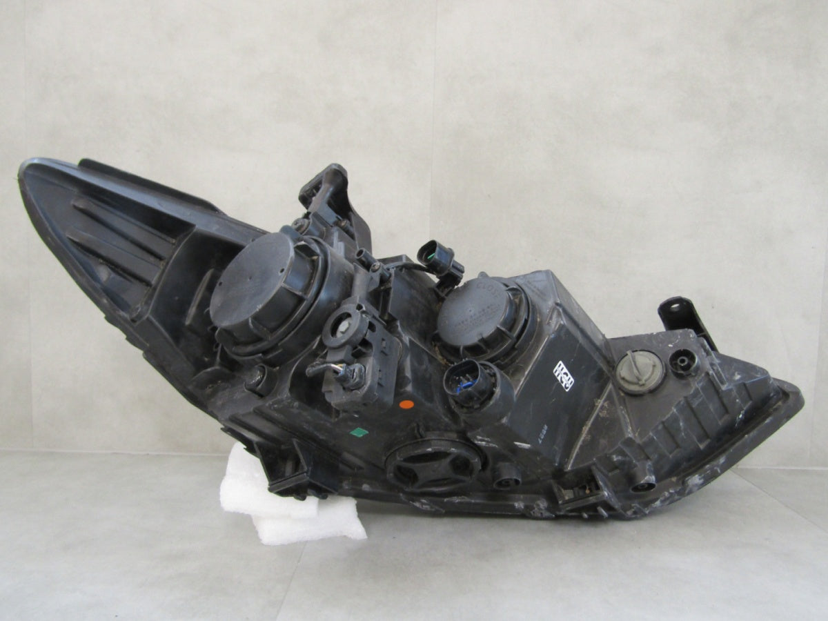 Prednji far HYUNDAI ELANTRA VI 6 halogen sa sočivom 15-18 LH