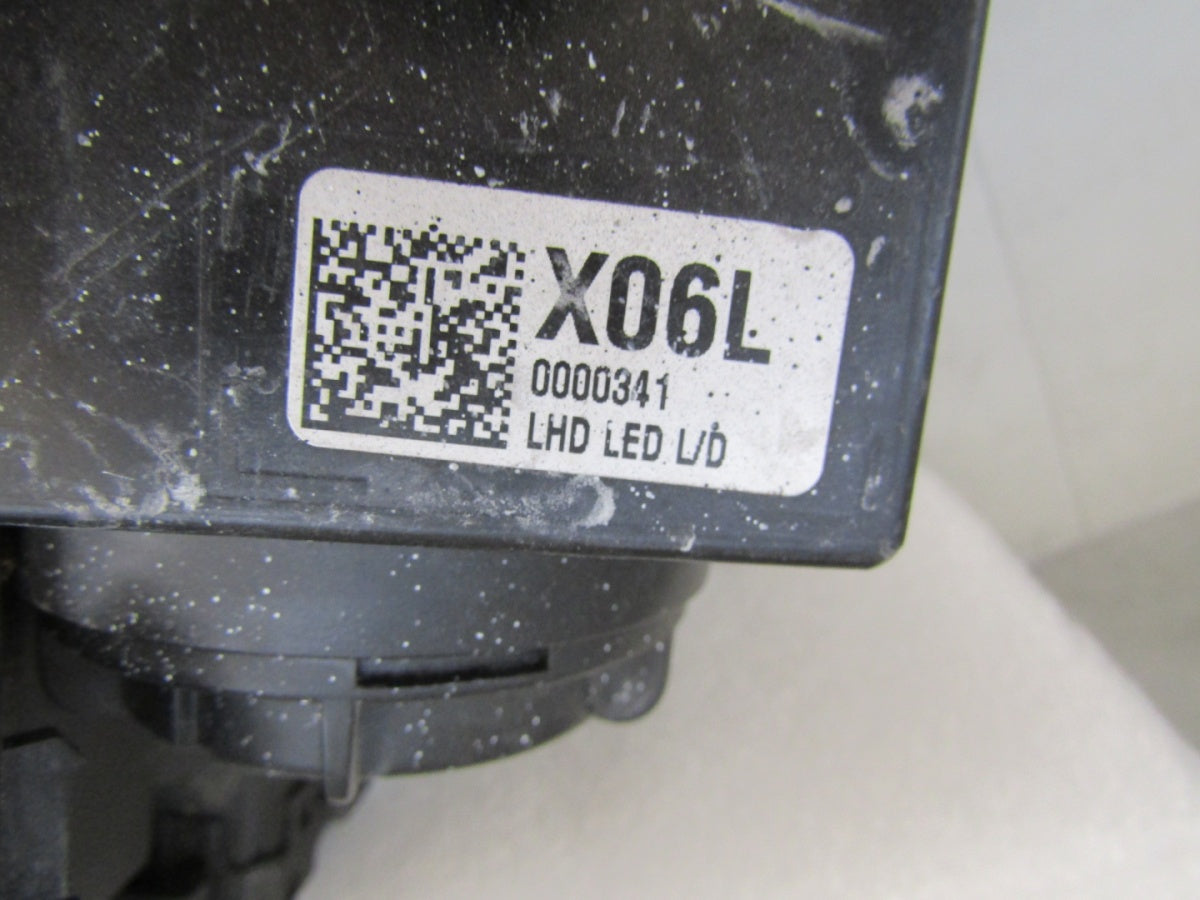 Prednji far HYUNDAI ELANTRA VI 6 halogen sa sočivom 15-18 LH