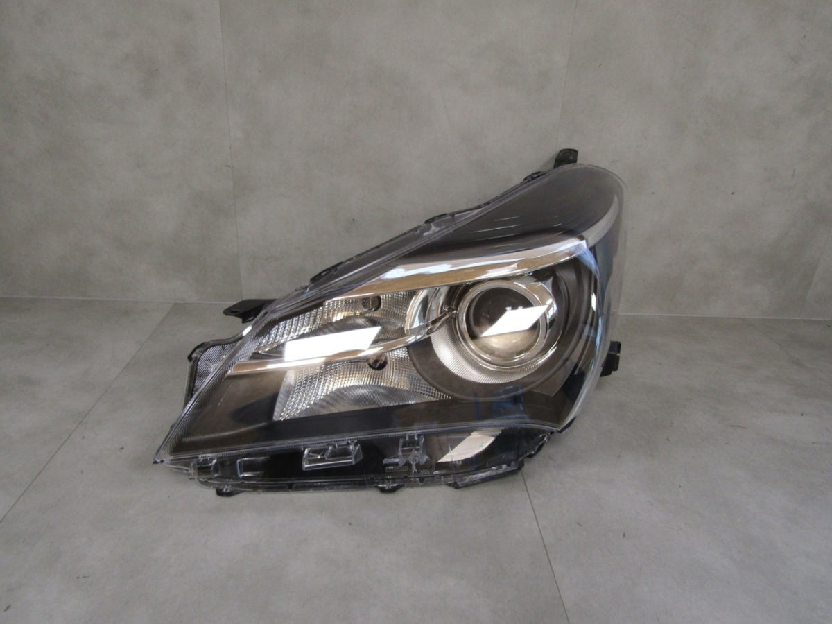 Prednji far TOYOTA YARIS 3 III LIFT halogen sa sočivom 14-17 LH