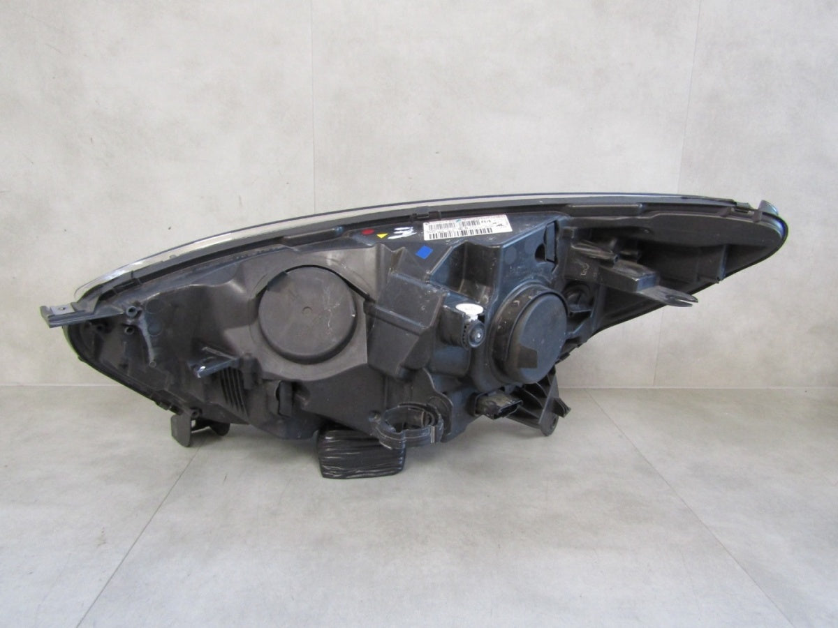 Prednji far RENAULT CAPTUR I 1 halogen sa sočivom RH 13-17 260106334R