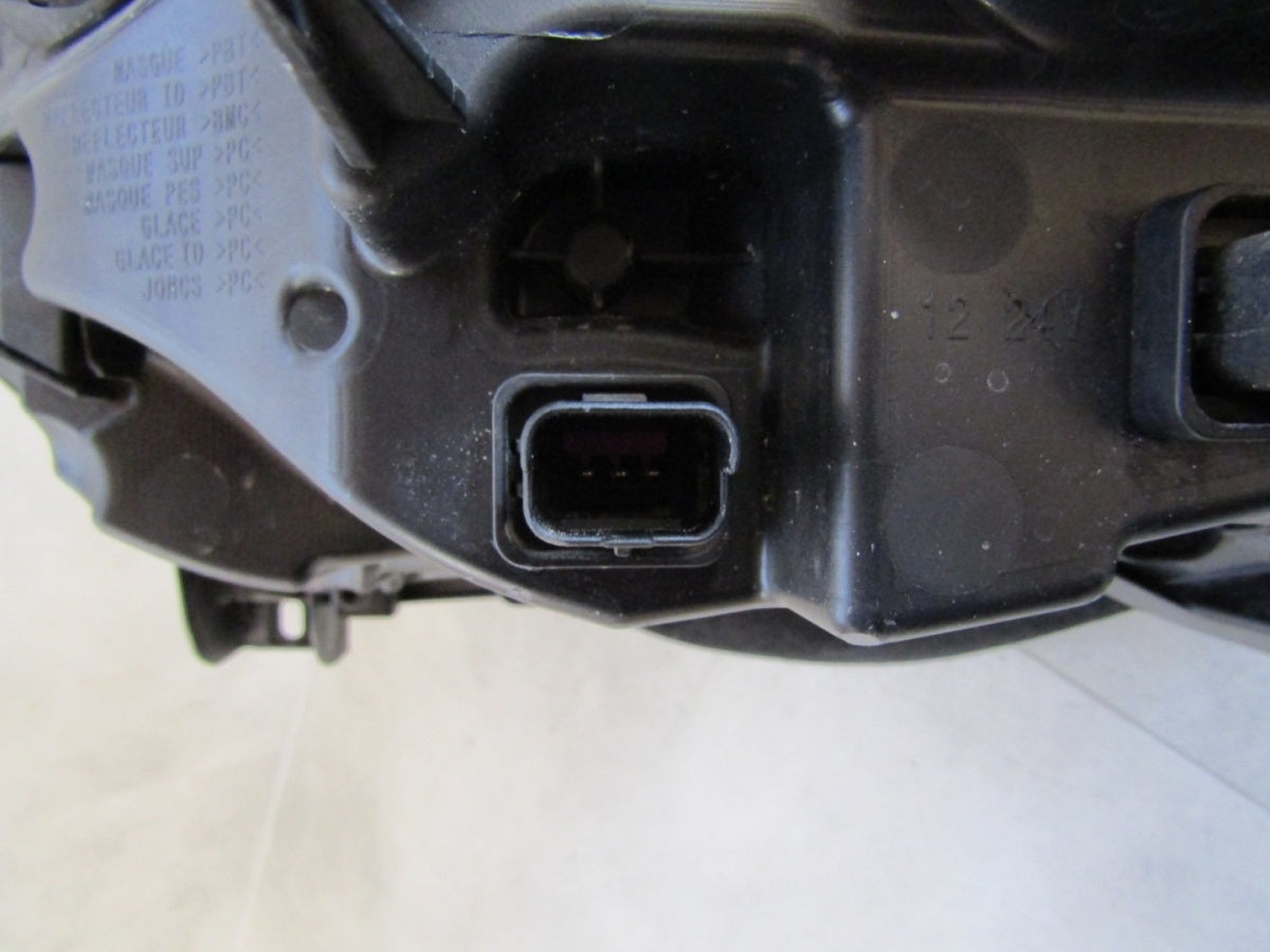 Prednji far RENAULT CAPTUR I 1 halogen sa sočivom RH 13-17 260106334R