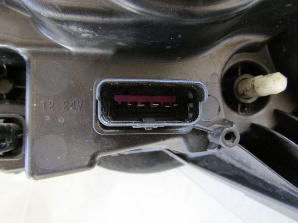 Prednji far RENAULT CAPTUR I 1 halogen sa sočivom RH 13-17 260106334R