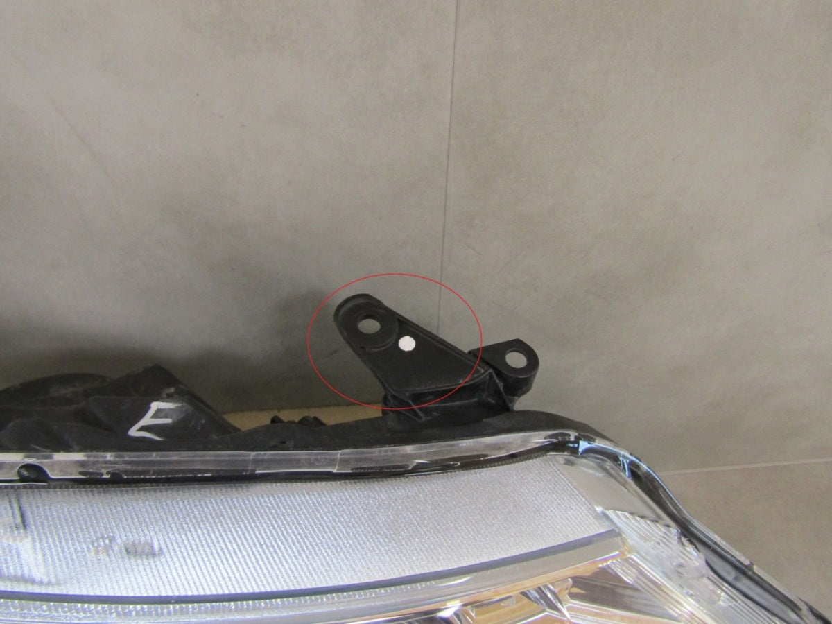Prednji far TOYOTA AVENSIS T27 LIFT 11-15 xenon zakretni RH desni 10000-17687