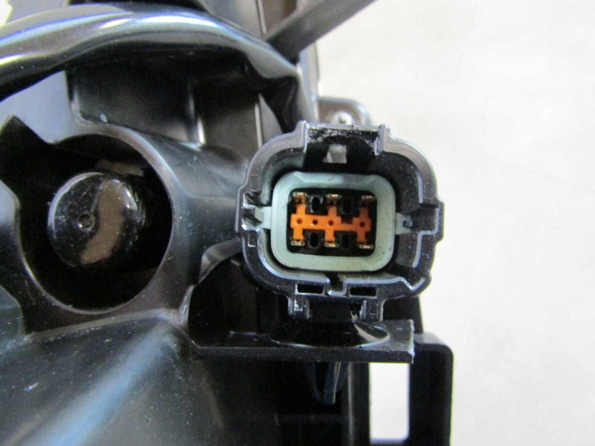 Prednji far NISSAN ARIYA DRL LED RH desni W5752 20-